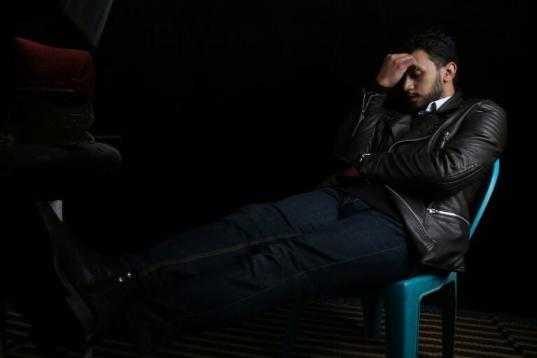 OverThinking  : Slow Poison; ओवर थिंकिंग वो  स्लो पॉयज़न जो इंसान को बाहर से नहीं, अंदर से खत्म करता है…
